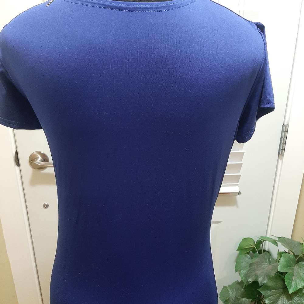 Tops - Picture 4 of 6